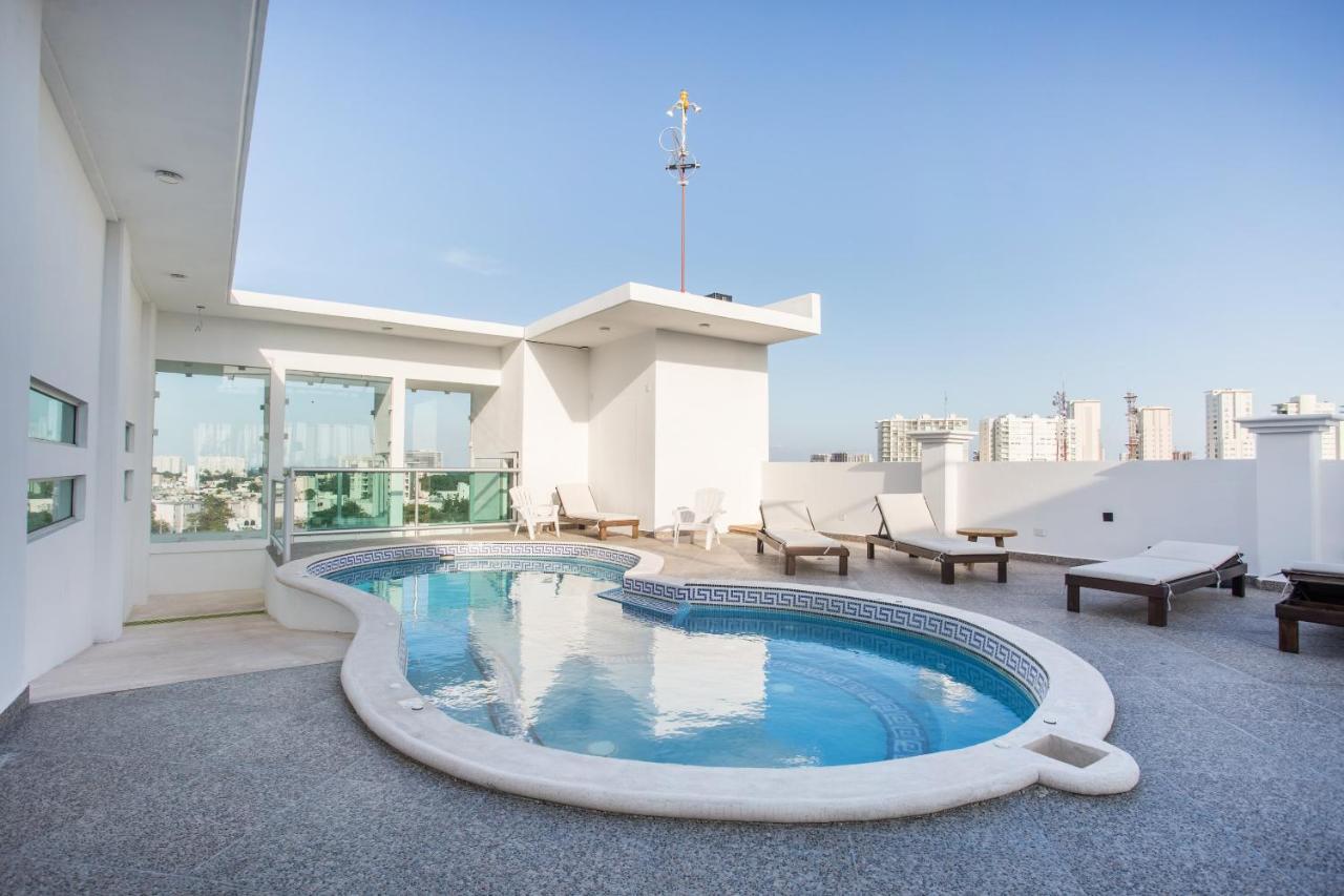 Capital O Cancun Ocean View, Cancún Buitenkant foto Rooftop pool